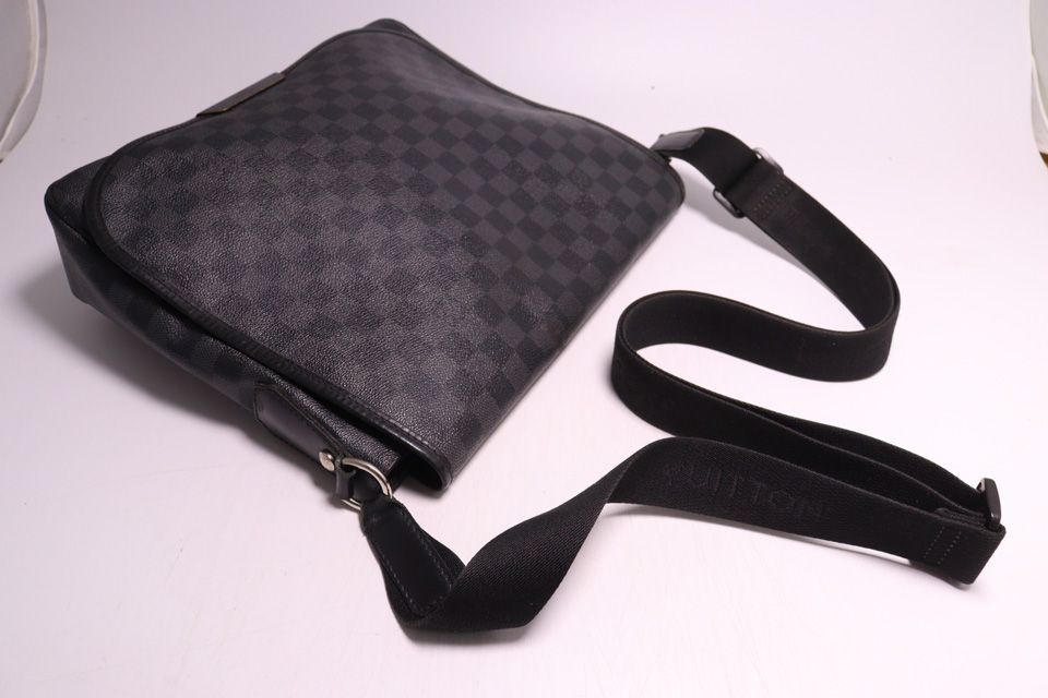 Louis Vuitton Damier Graphite Daniel MM Leather Shoulder — view 6