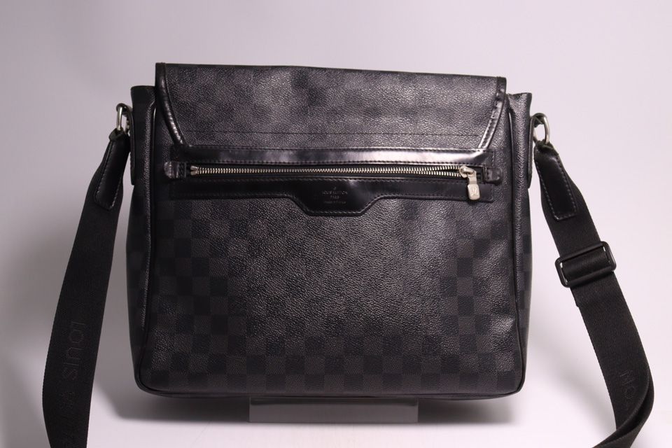 Louis Vuitton Damier Graphite Daniel MM Leather Shoulder — view 2