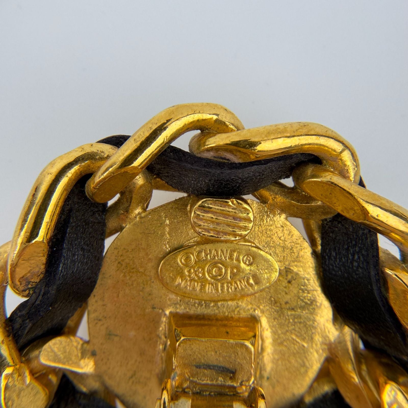 Chanel CC Logo Single Earrings Chain Gold Vintage — view 3