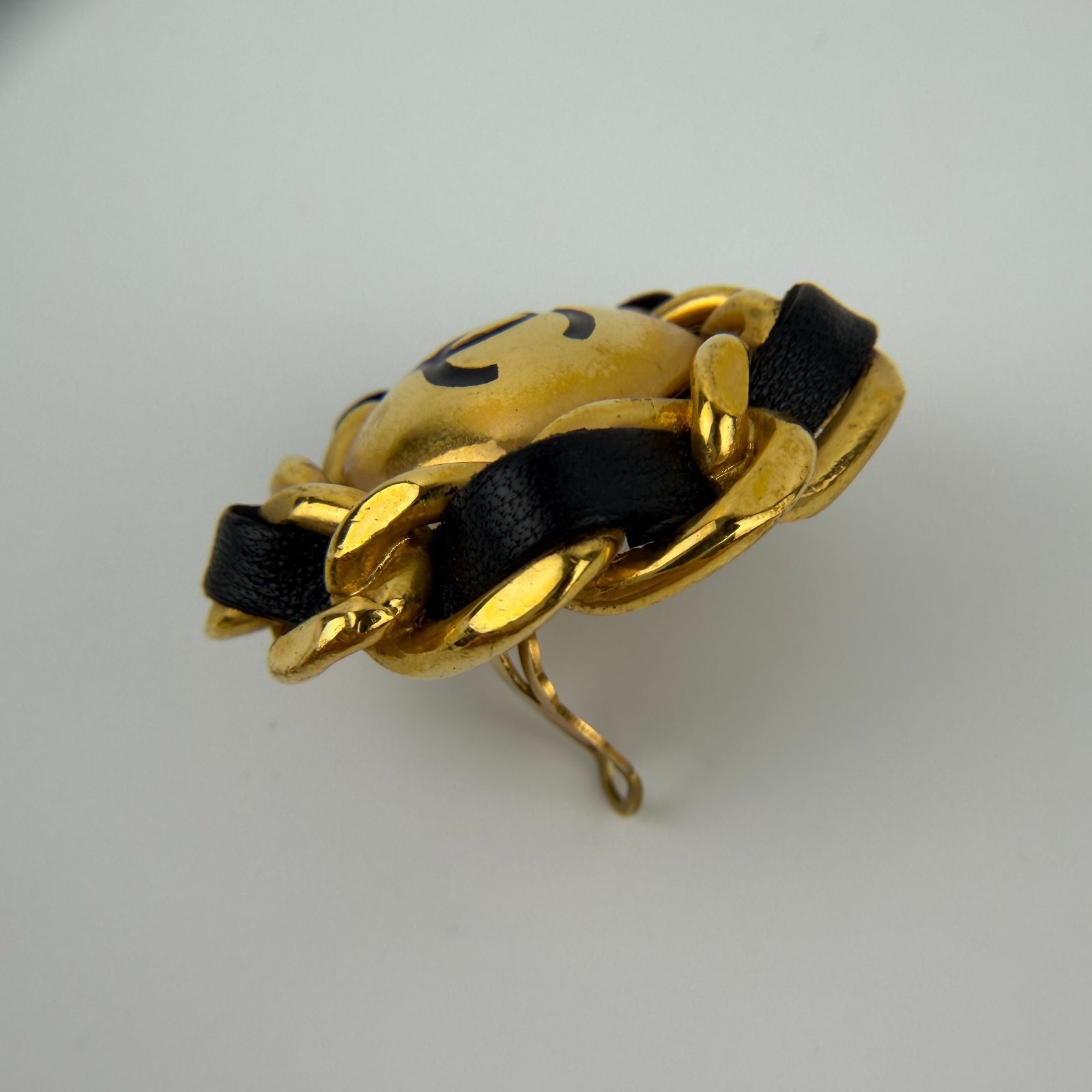 Chanel CC Logo Single Earrings Chain Gold Vintage — view 6
