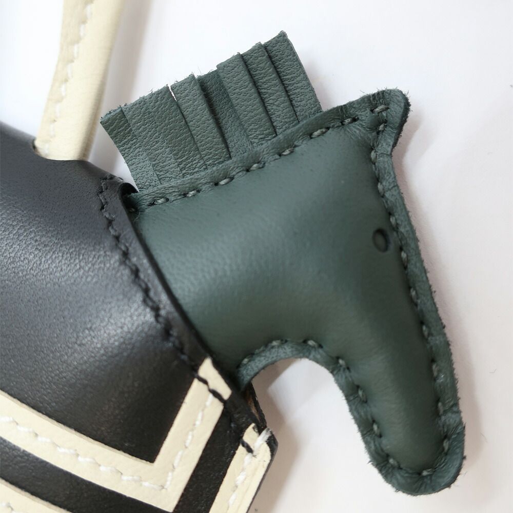 Hermes Heaven Robeo 24 Robeocle PM Vert Mangrove Noir Cles Agneau Milo Charm — view 7