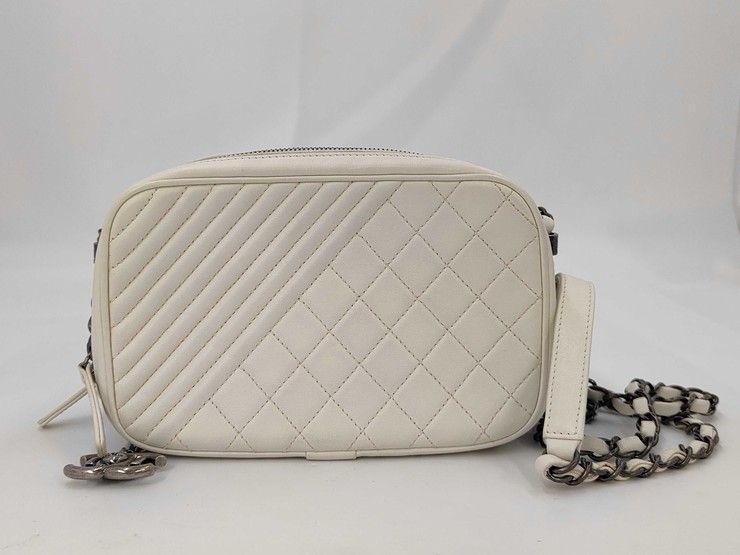 Chanel Shoulder Bag White Lambskin Quilted CC Logo Chain Gunmetal