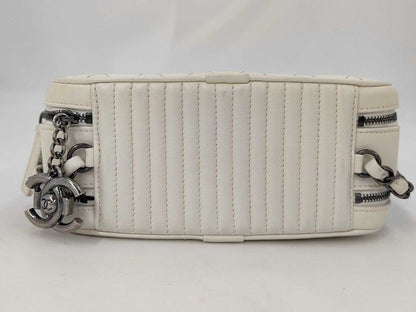 Chanel Shoulder Bag White Lambskin Quilted CC Logo Chain Gunmetal — view 4