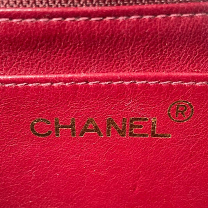 Chanel Shoulder Bag Diana 22 Chain Crossbody CC Logo Lambskin Black Gold — view 4