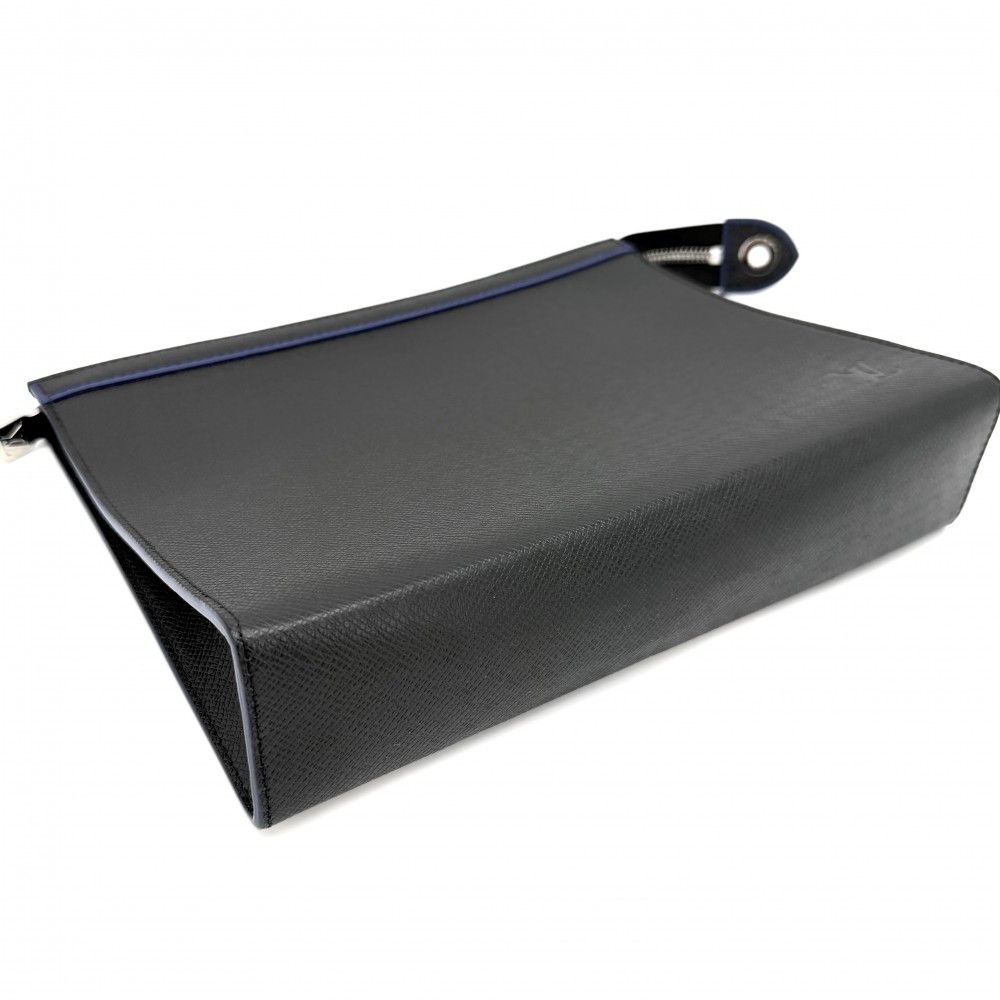 Louis Vuitton Clutch Taiga Pochette Voyage MM Second Black Silver — view 3