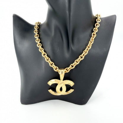 Chanel Necklace CC Logo Pendant Vintage Gold Plated — view 3
