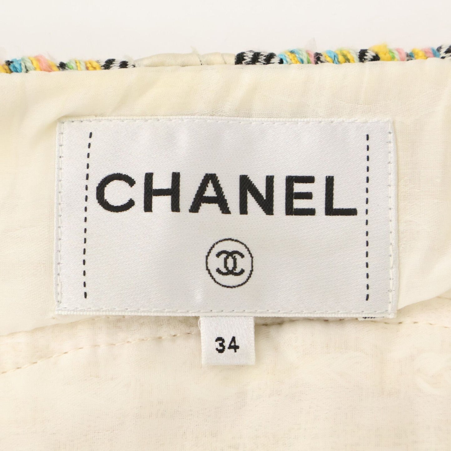 Chanel CC Logo Medal Button Tweed Collarless Jacket 34 — view 5