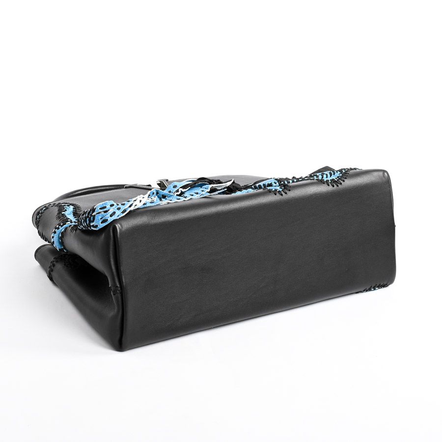 Louis Vuitton Handbag Capucines MM — view 5