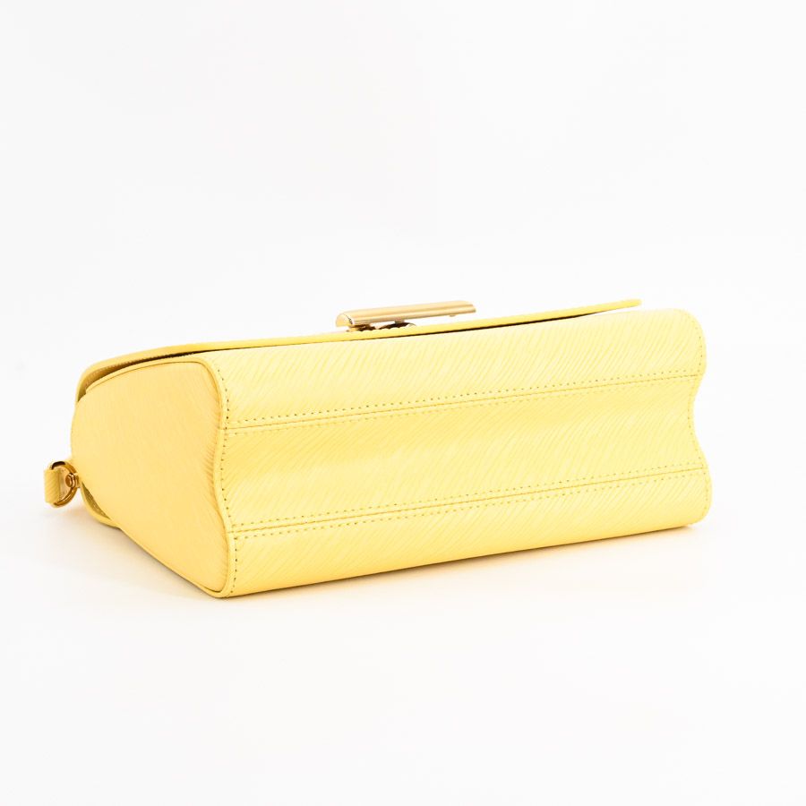 Louis Vuitton Shoulder Bag Twist MM — view 5