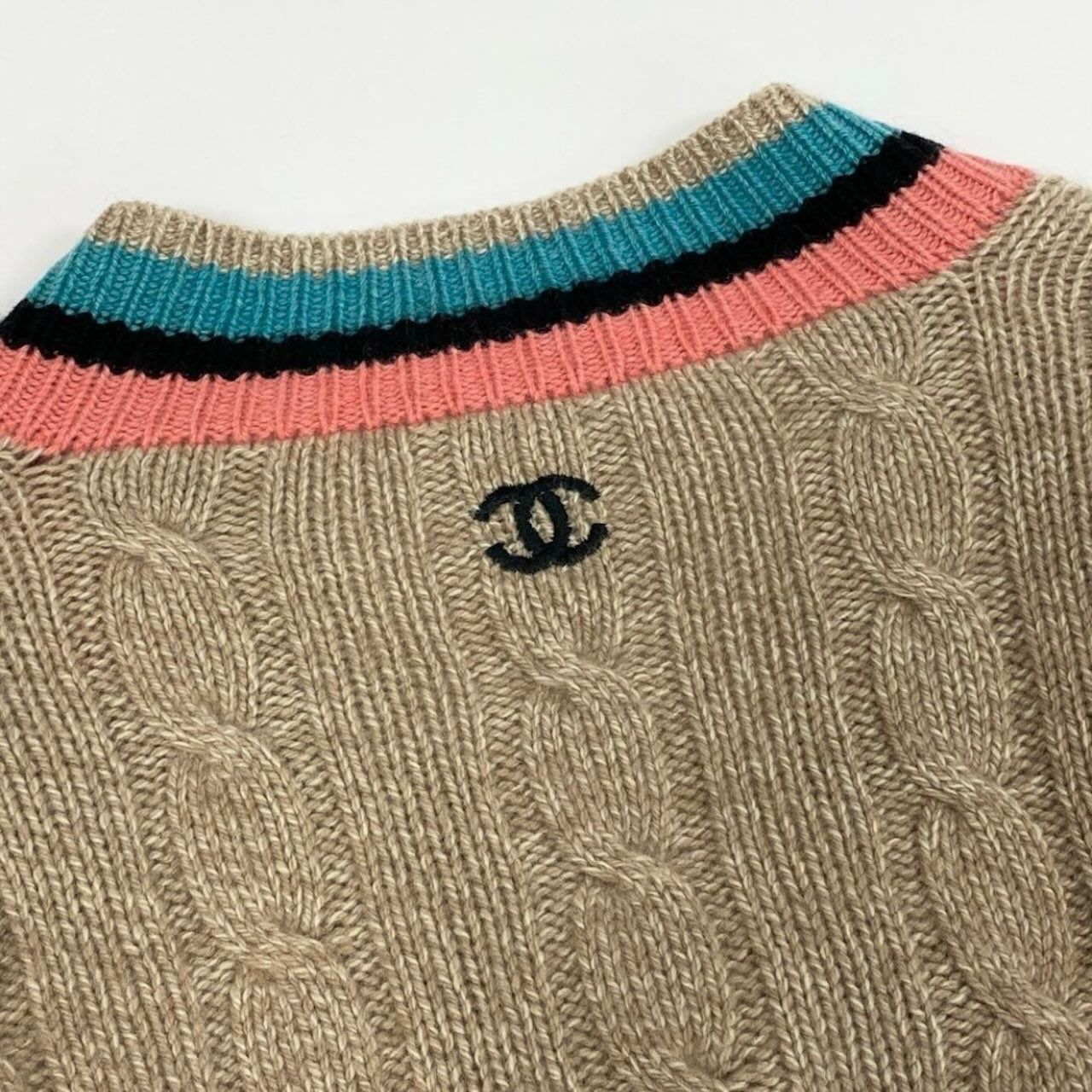 Chanel Vintage CC Logo Beige Cashmere Skool Knit Sweater A3 — view 6