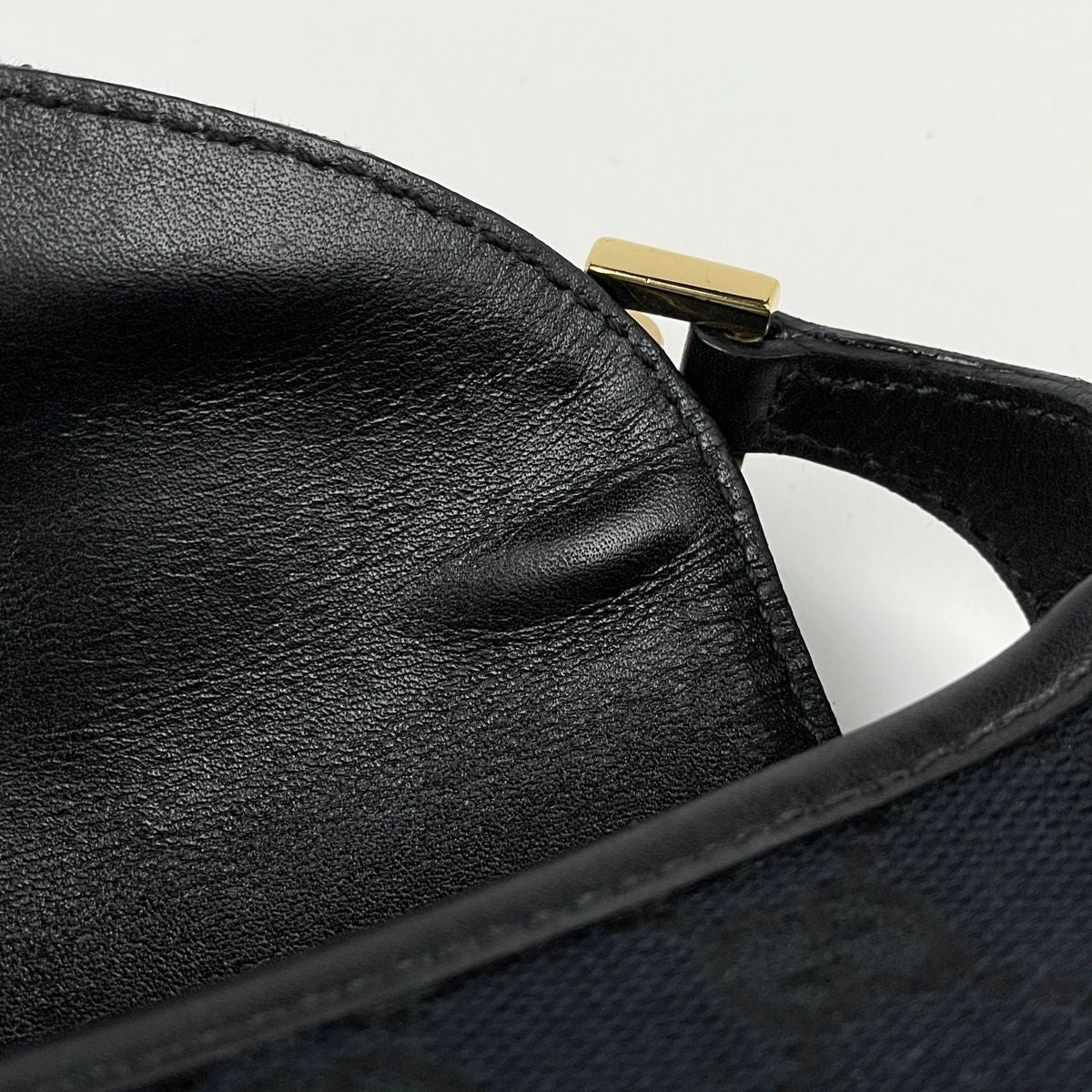 Gucci GG Pattern Shoulder Bag Tiger Head Canvas Black — view 7