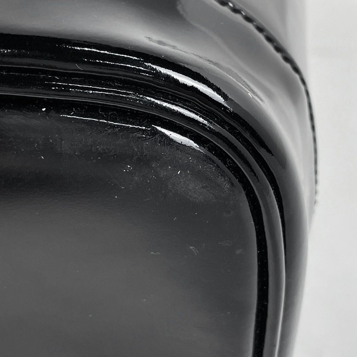Chanel CC Logo Vanity Makeup Pouch Patent Leather Black — view 3