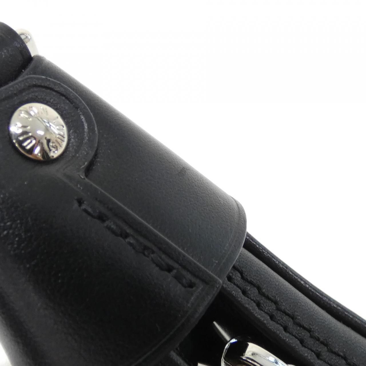 Louis Vuitton Monogram Loop Shoulder — view 4