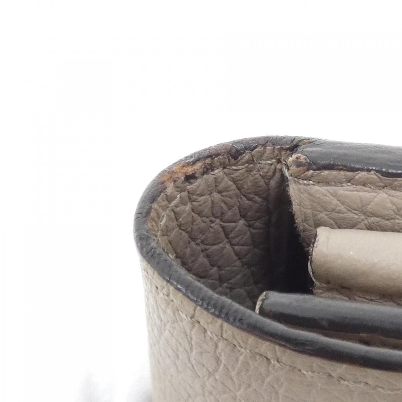 Louis Vuitton Taurillon Portefeuille Capucines Wallet — view 4