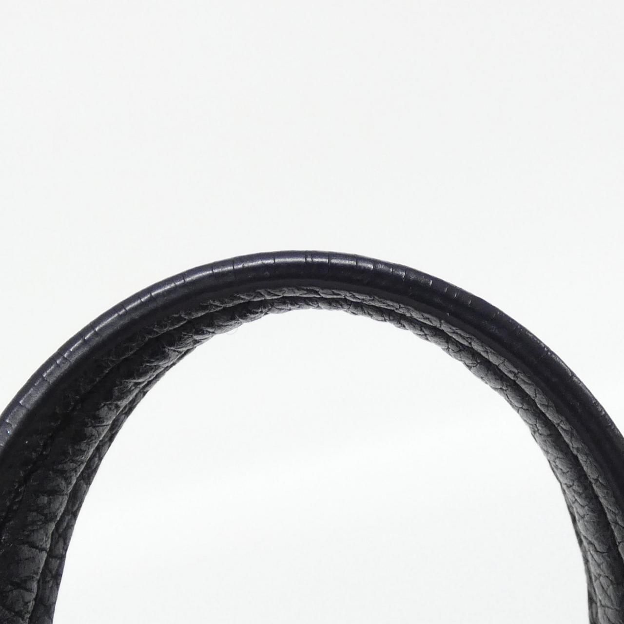 Louis Vuitton My Lockme Chain Shoulder — view 5