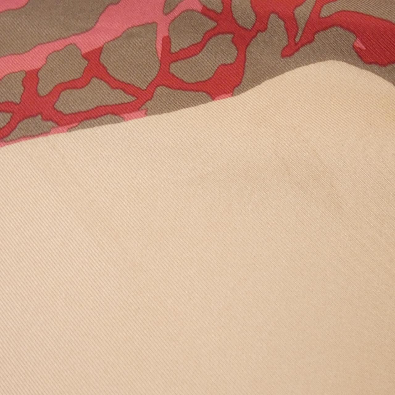 Louis Vuitton Carre Neusebre Scarf — view 8