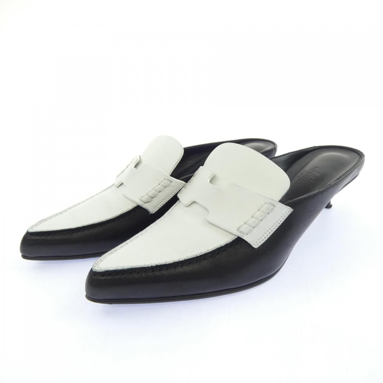 Hermes Glory Cut Detail Sandals — view 3