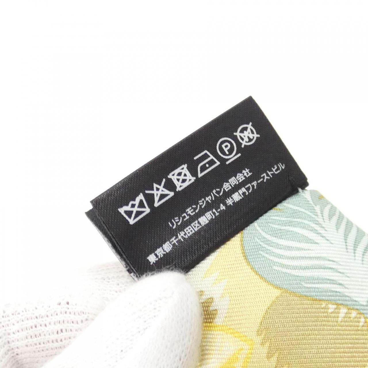 Cartier Panthere in the Jungle Scarf — view 5