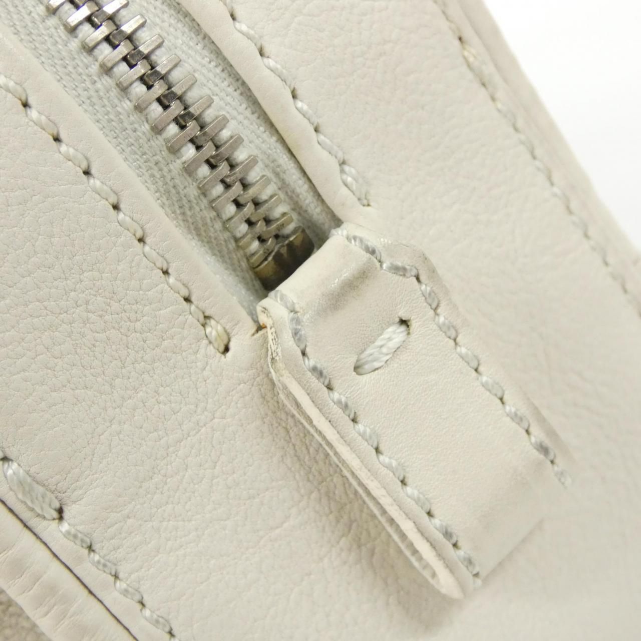 Chanel Vintage Bag Handbag Ivory — view 6