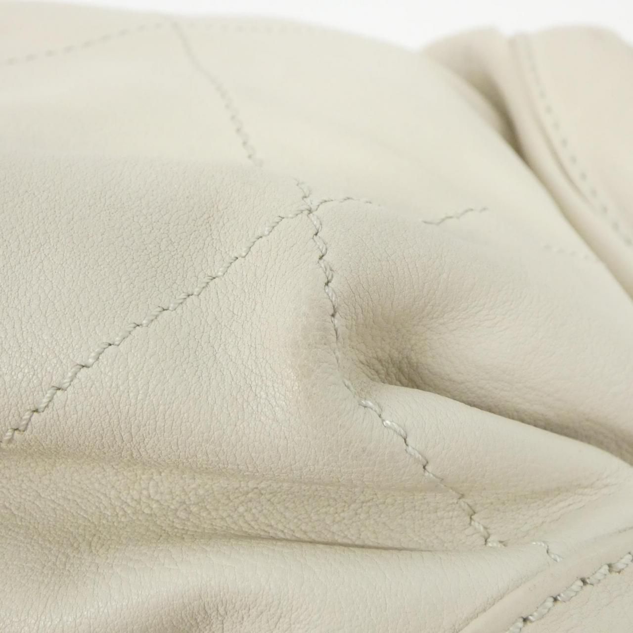 Chanel Vintage Bag Handbag Ivory — view 3