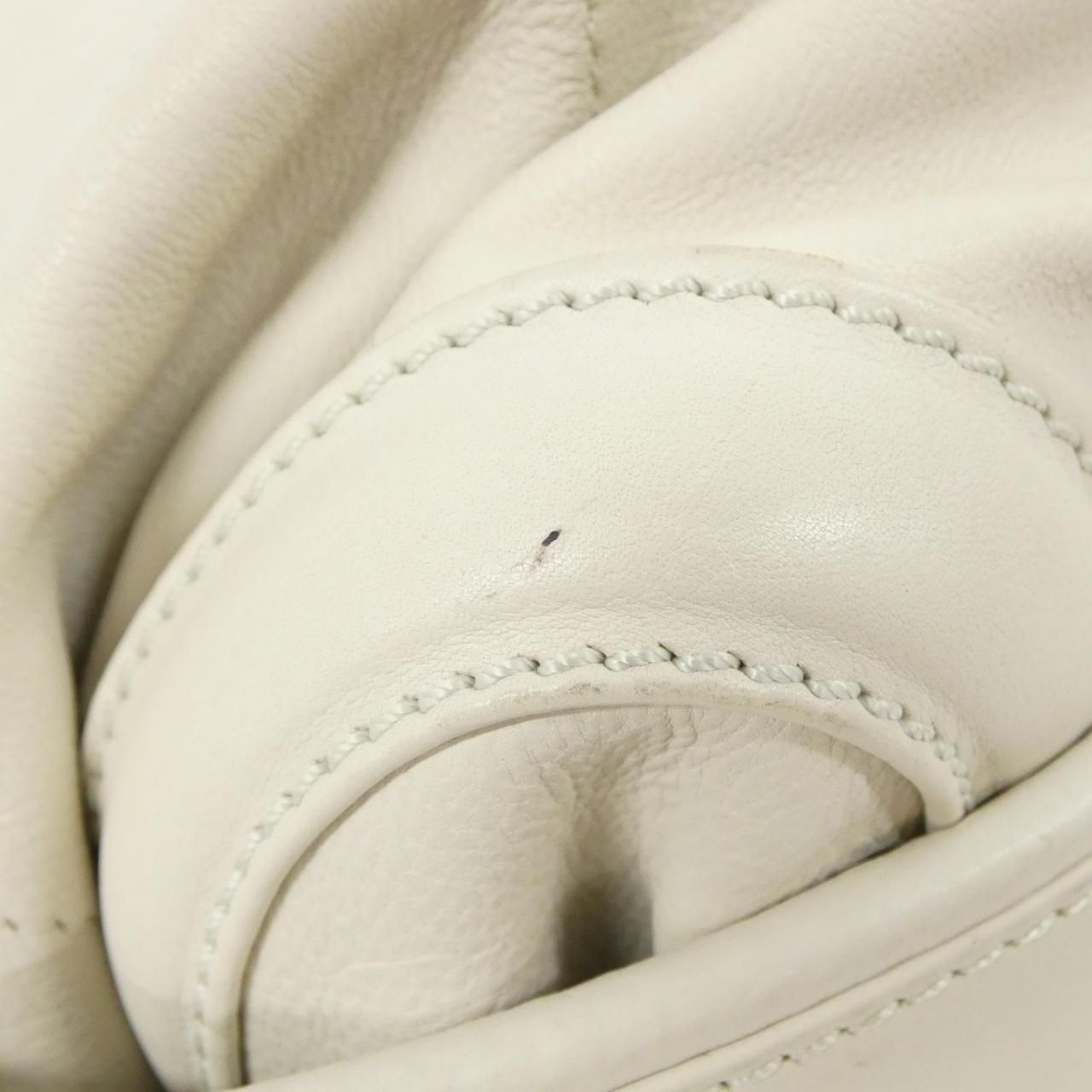 Chanel Vintage Bag Handbag Ivory — view 2