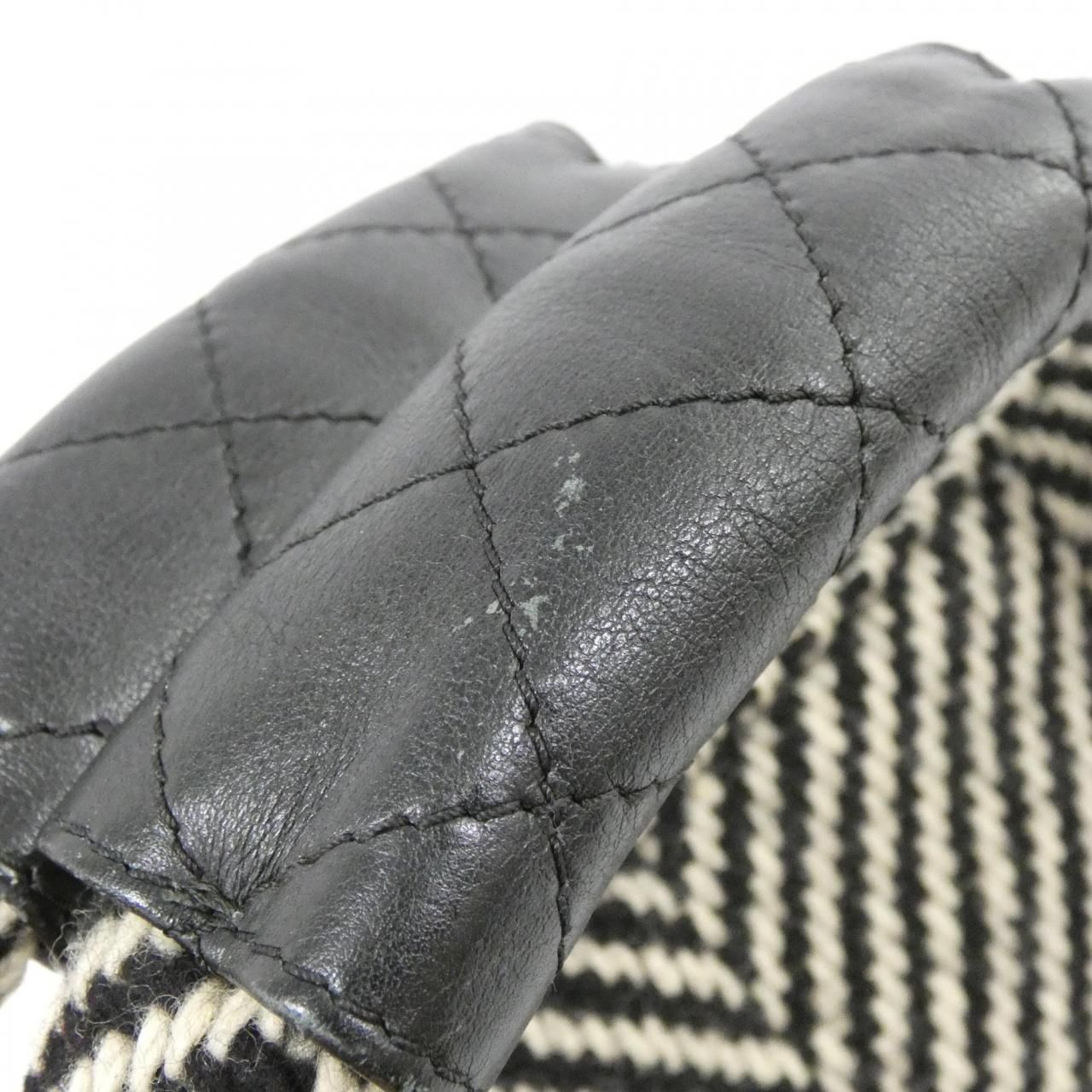 Chanel Vintage Bag Handbag Black — view 8