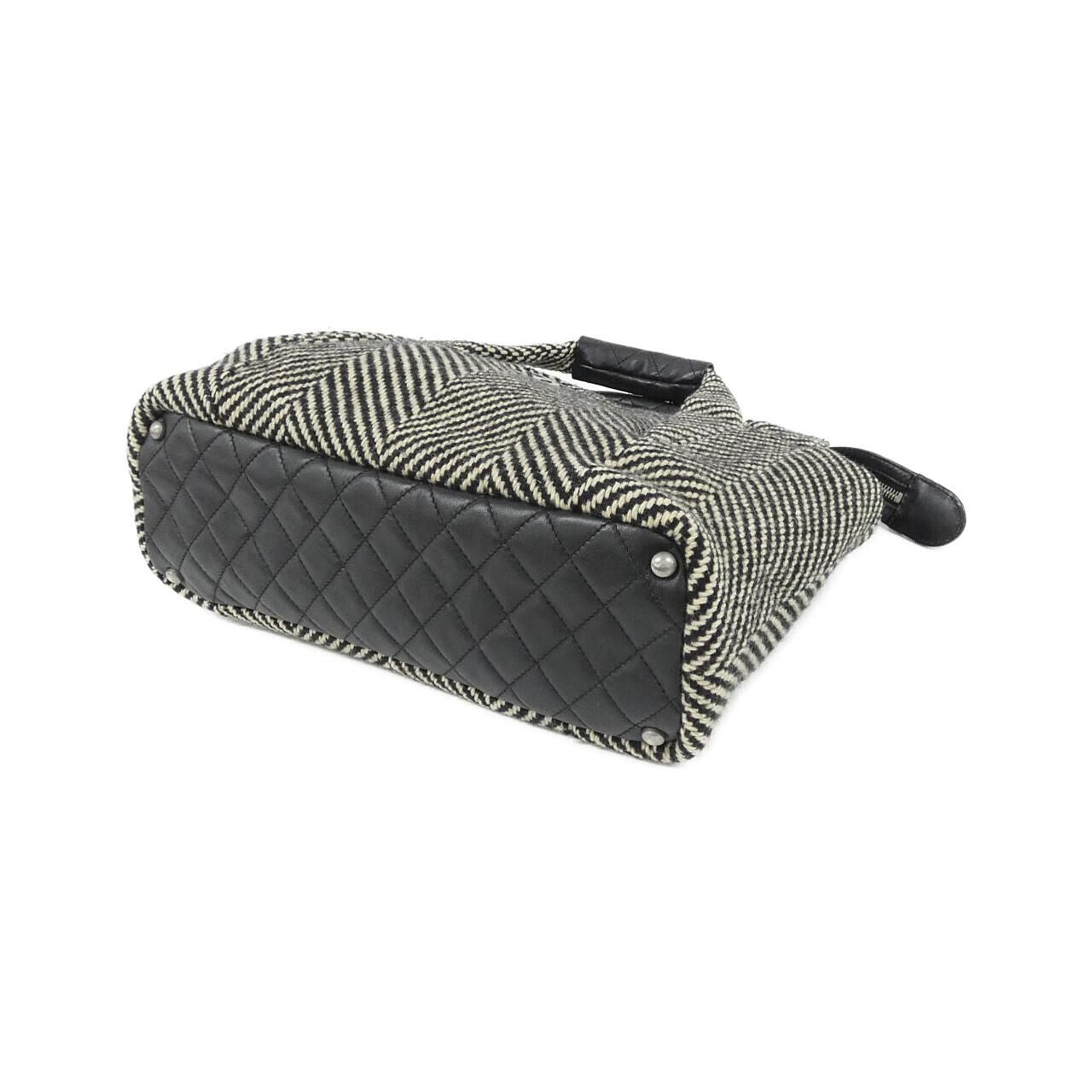 Chanel Vintage Bag Handbag Black — view 3