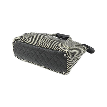 Chanel Vintage Bag Handbag Black — view 3