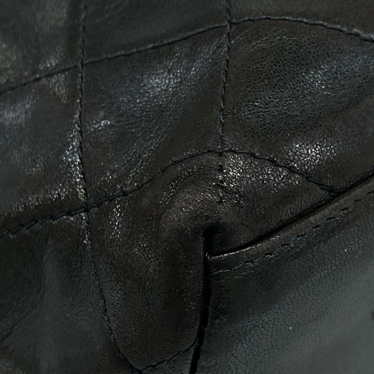 Chanel Shoulder Bag Quilted Black Gold Lambskin — view 6