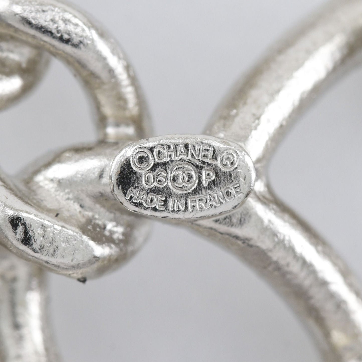 Chanel CC Logo Open Work Chain Metal Silver Brooch — view 9