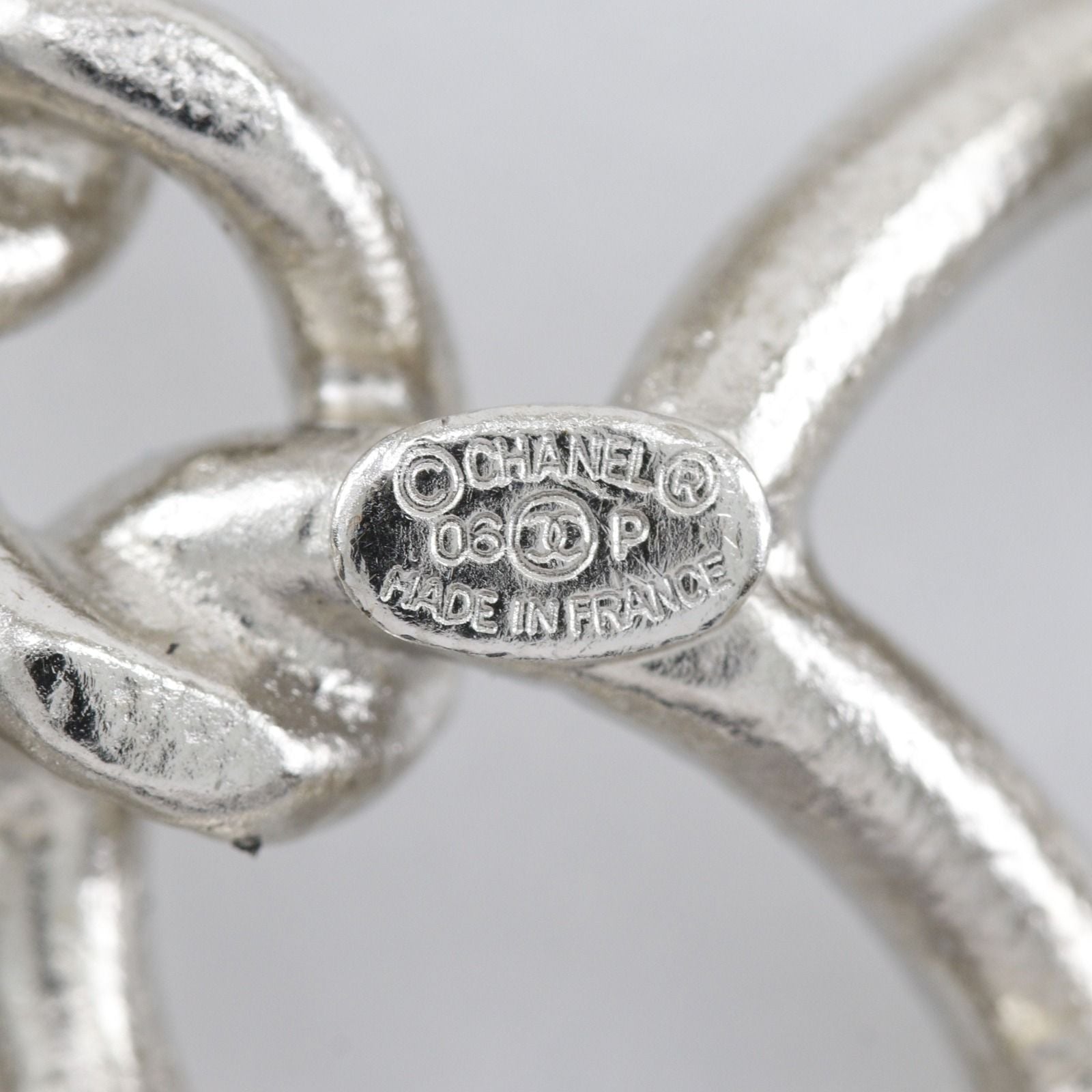 Chanel CC Logo Open Work Chain Metal Silver Brooch — view 9