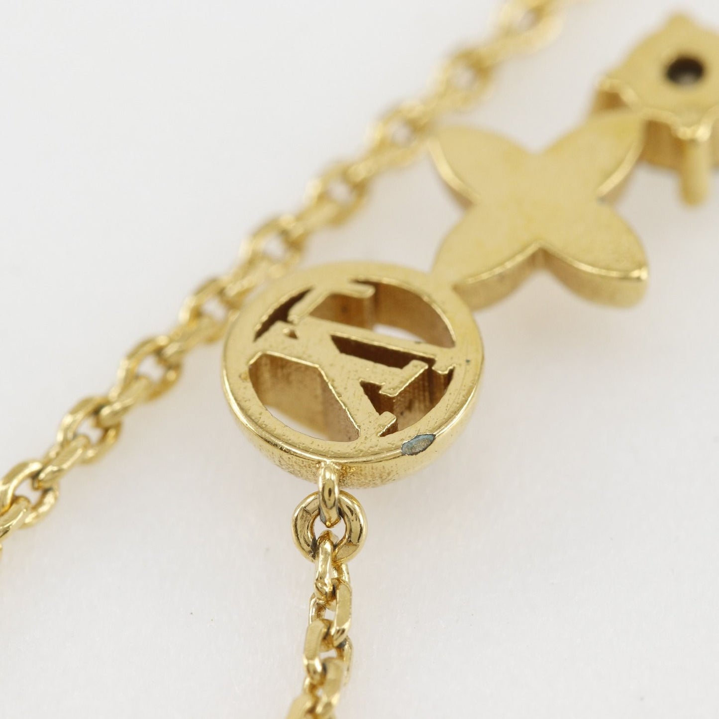Louis Vuitton Necklace Petit LV Circle Monogram Flower Gold Plated — view 8