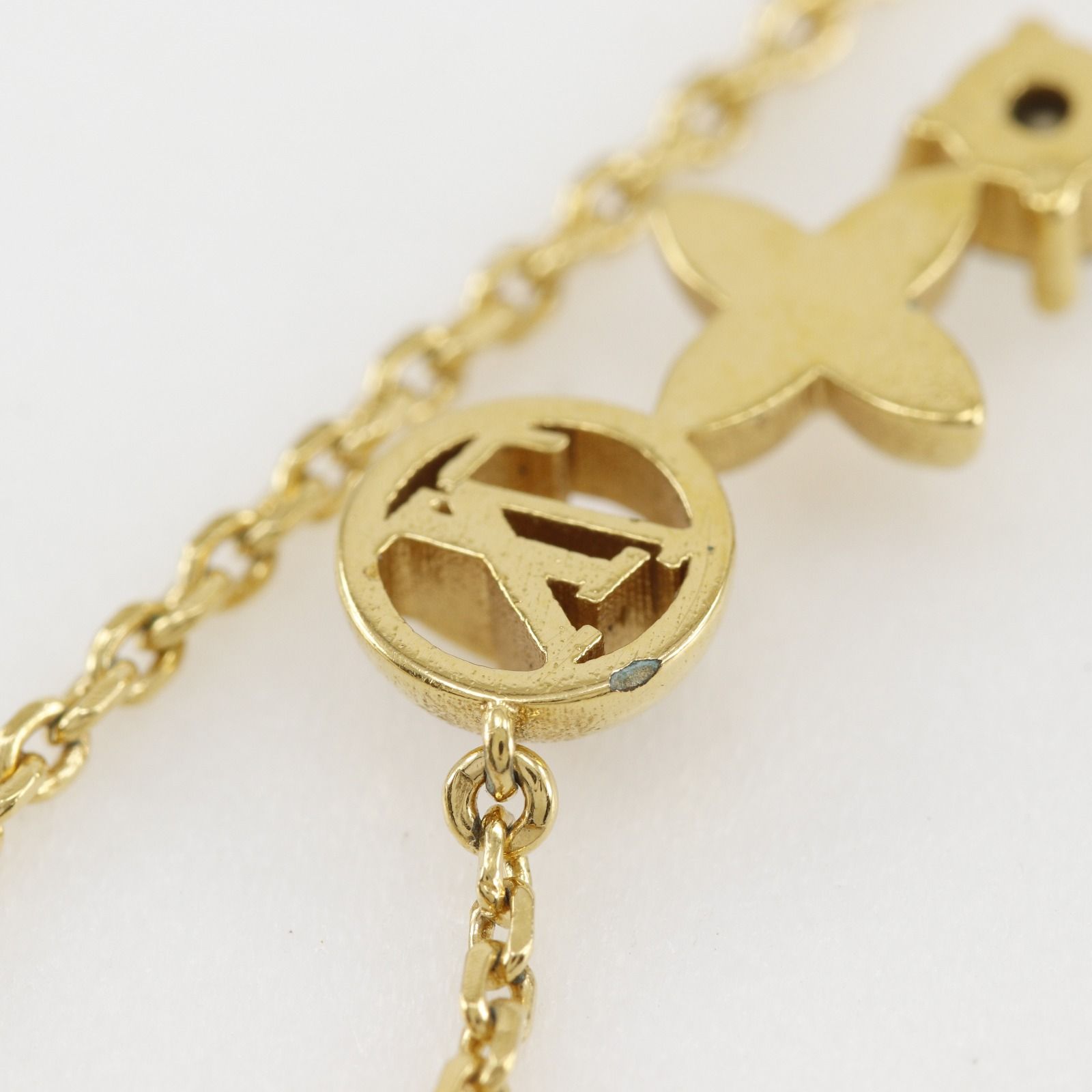 Louis Vuitton Necklace Petit LV Circle Monogram Flower Gold Plated — view 8