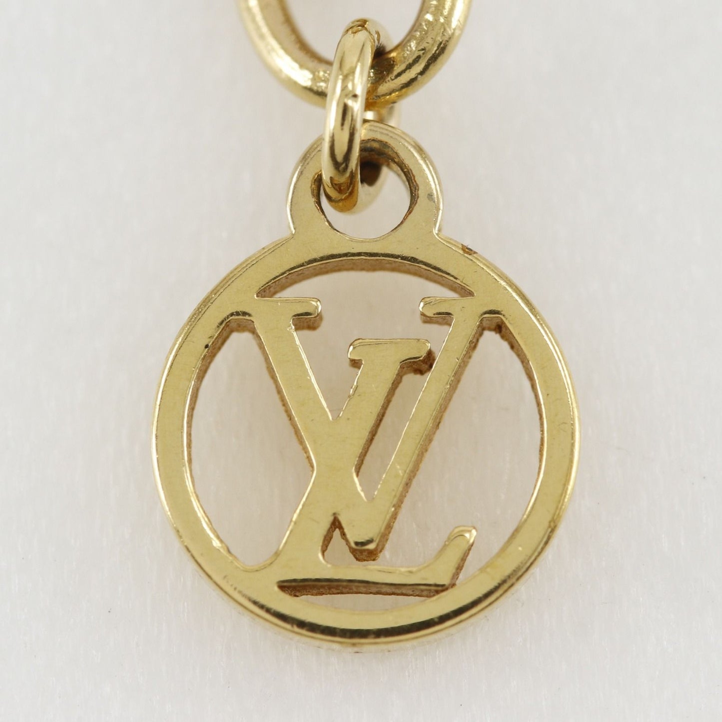 Louis Vuitton Necklace Petit LV Circle Monogram Flower Gold Plated — view 5