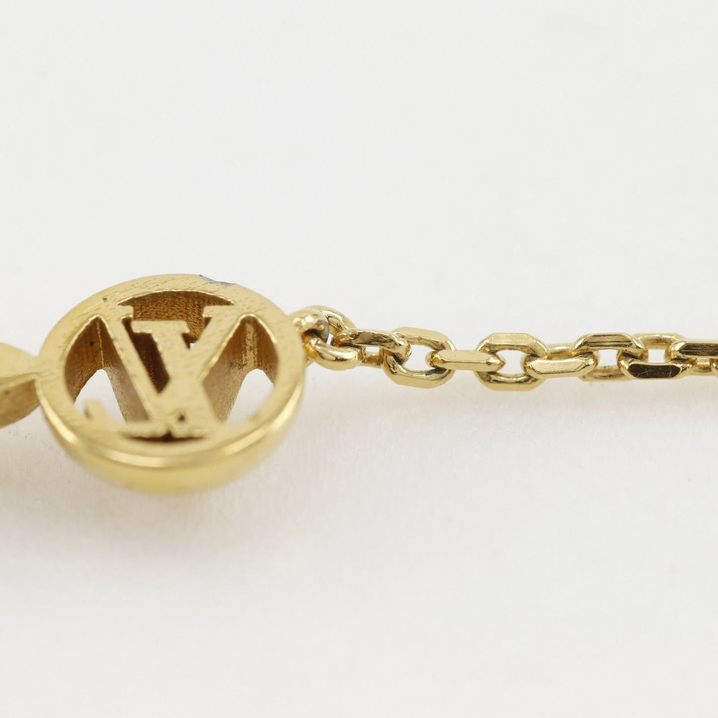 Louis Vuitton Necklace Petit LV Circle Monogram Flower Gold Plated — view 7