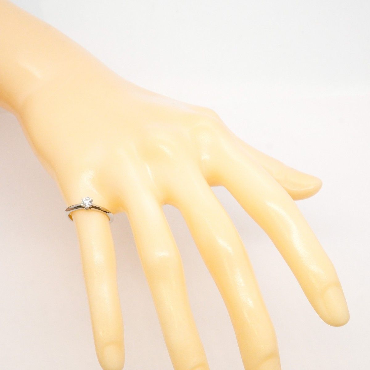 Tiffany & Co Ring Solitaire Platinum Diamond — view 9