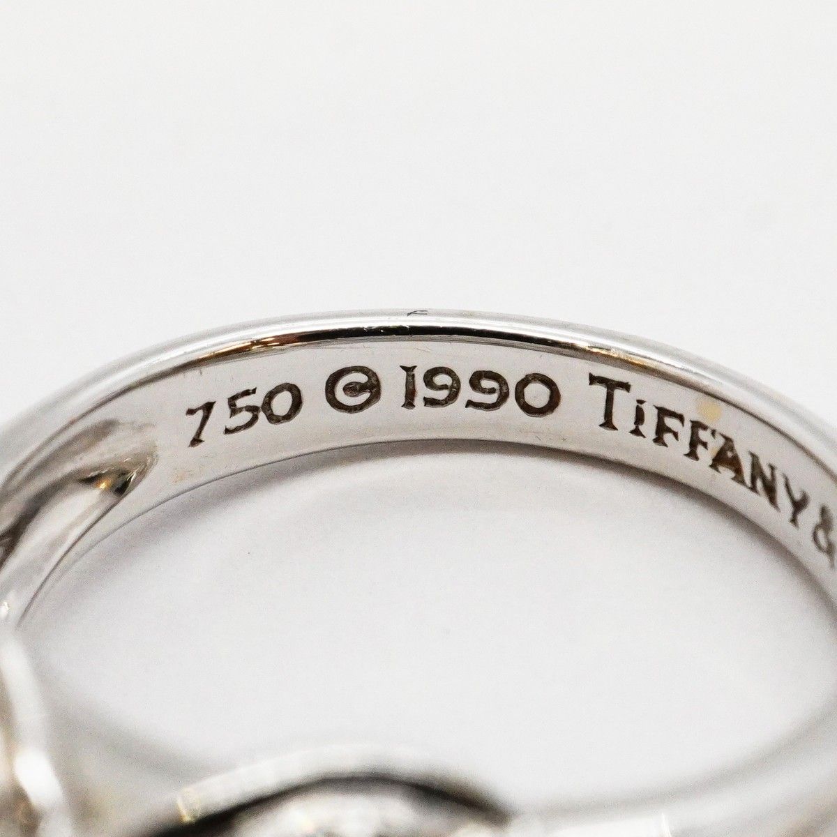 Tiffany & Co Ring Signature 18k White Gold Diamond — view 4