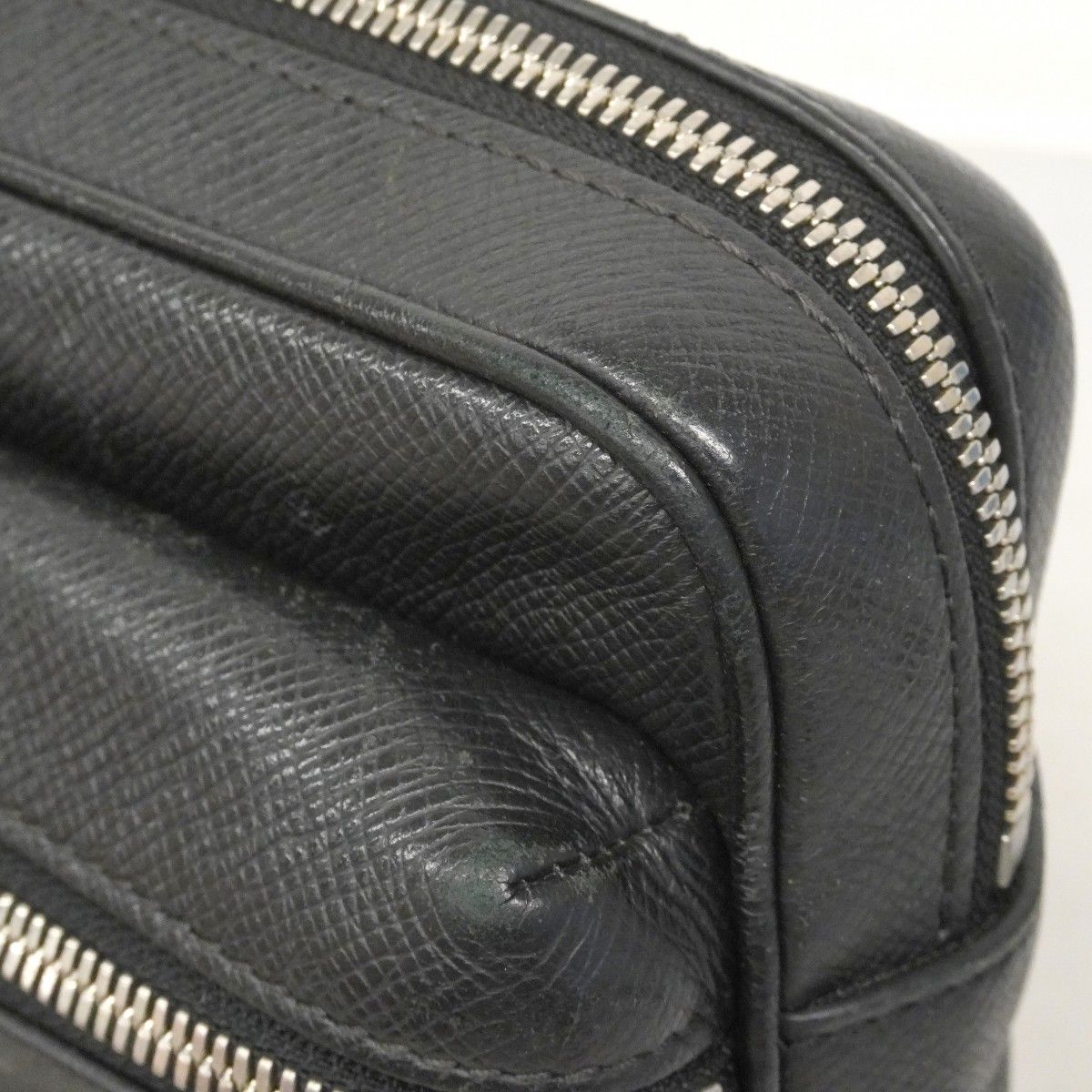 Louis Vuitton Waist Bag Taigarama Outdoor Noir — view 6