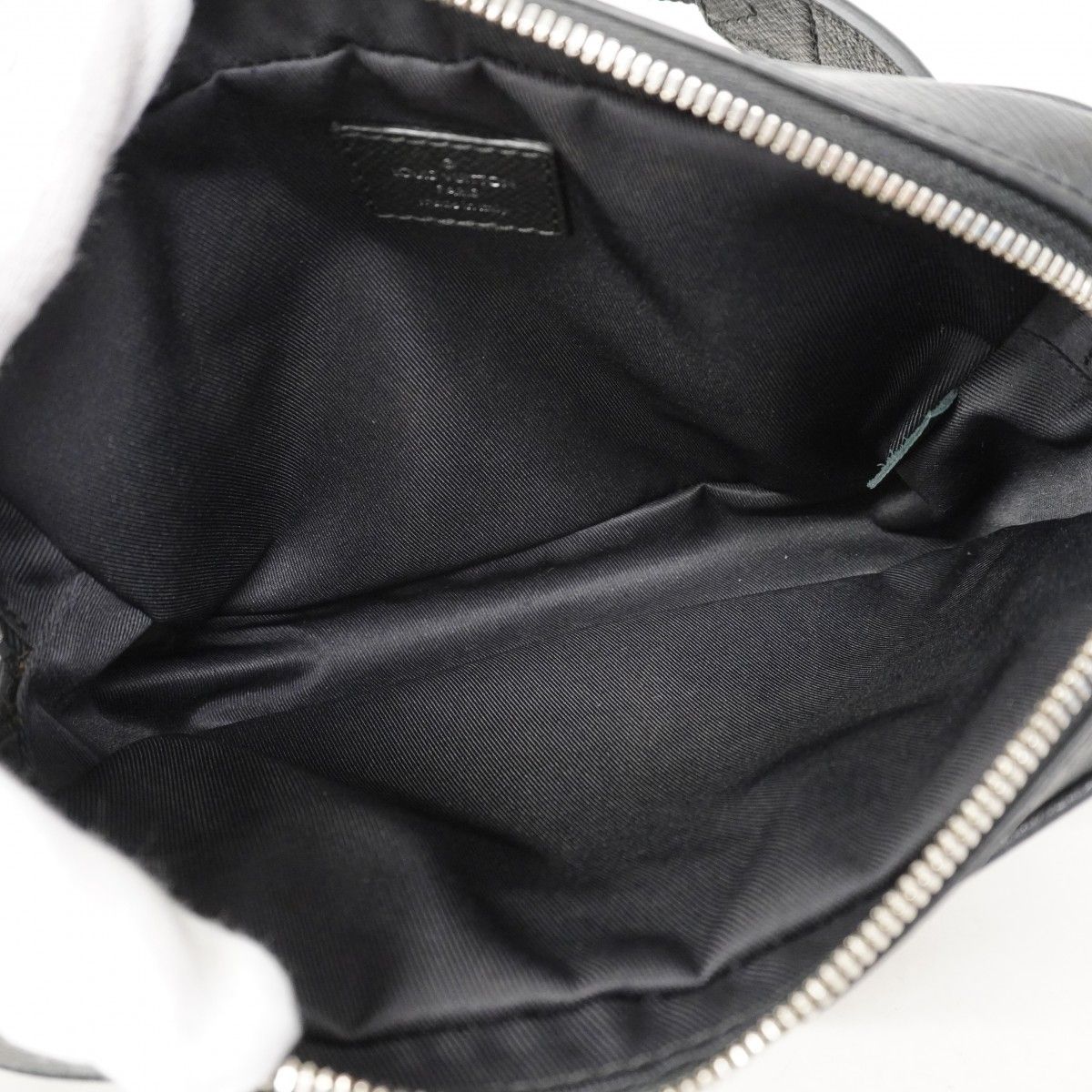 Louis Vuitton Waist Bag Taigarama Outdoor Noir — view 4