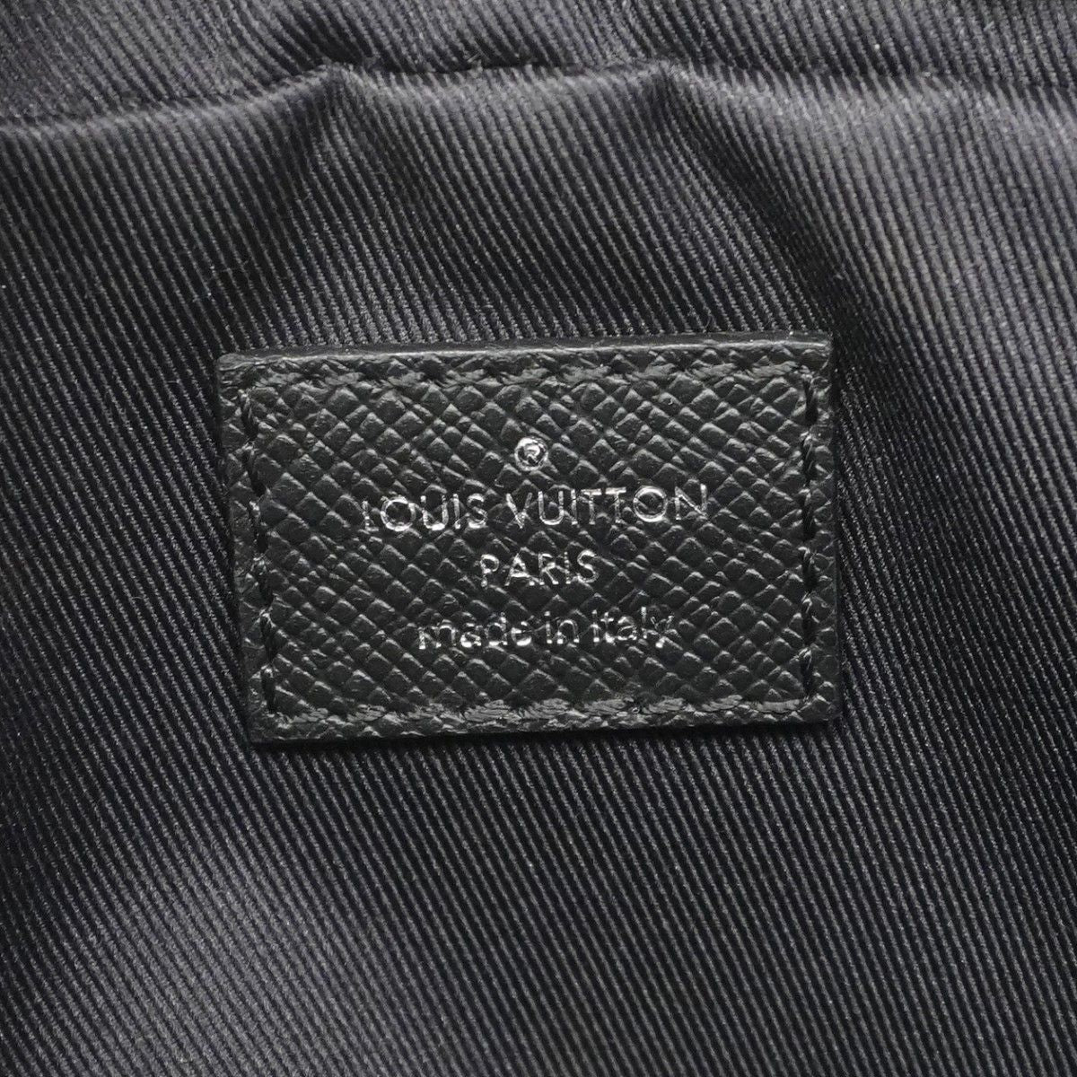 Louis Vuitton Waist Bag Taigarama Outdoor Noir — view 5
