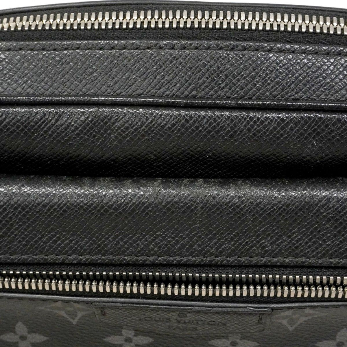 Louis Vuitton Waist Bag Taigarama Outdoor Noir — view 7