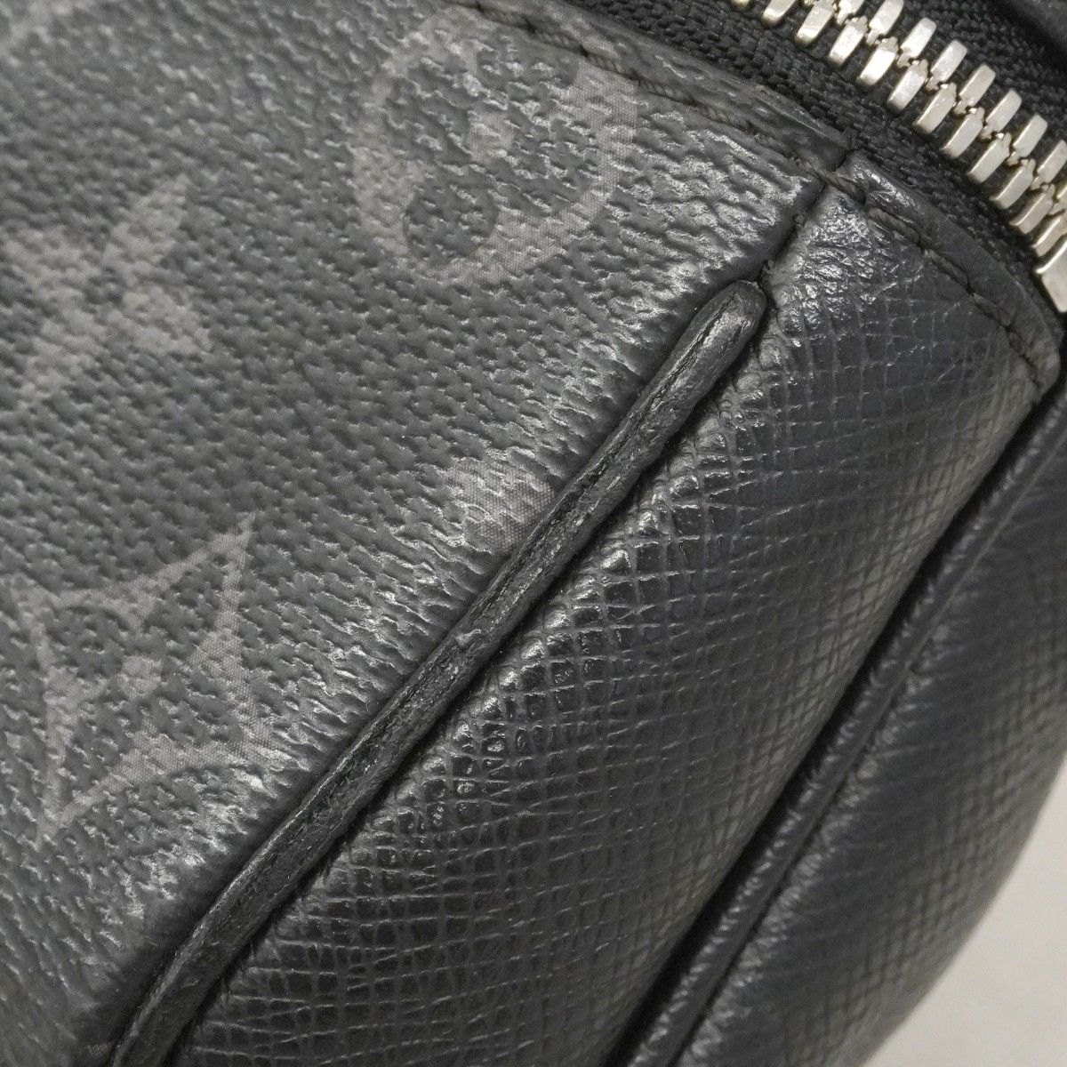 Louis Vuitton Waist Bag Taigarama Outdoor Noir — view 9