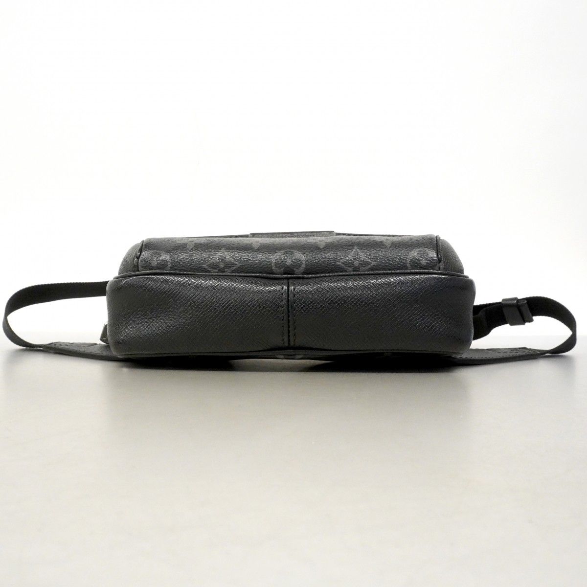 Louis Vuitton Waist Bag Taigarama Outdoor Noir — view 3