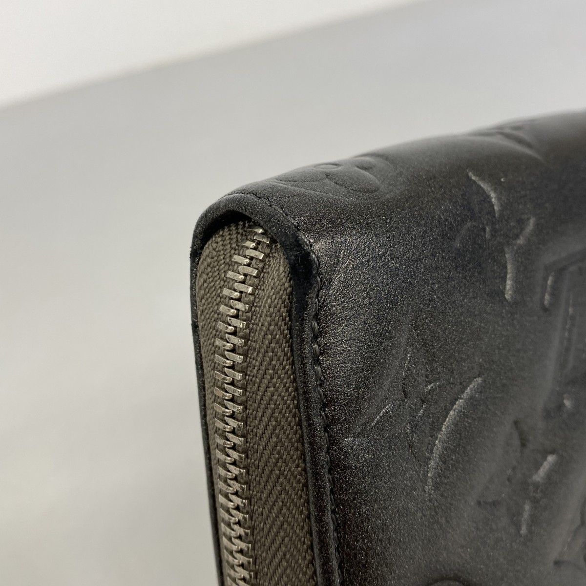 Louis Vuitton Wallet Monogram Embossed Zippy Anthracite — view 7