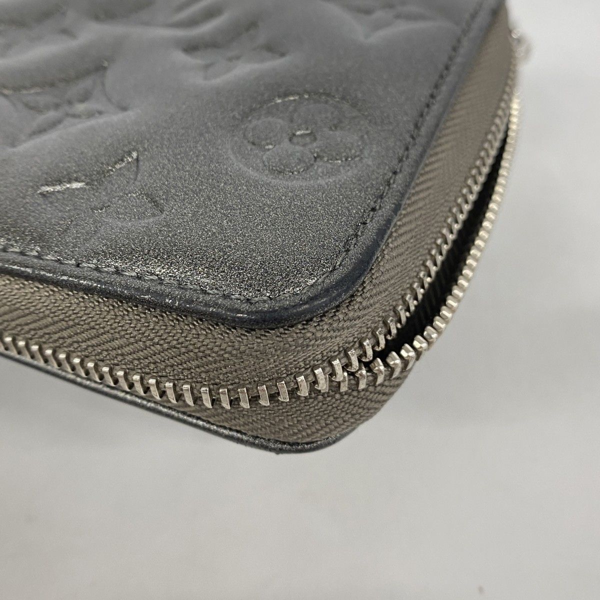Louis Vuitton Wallet Monogram Embossed Zippy Anthracite — view 6