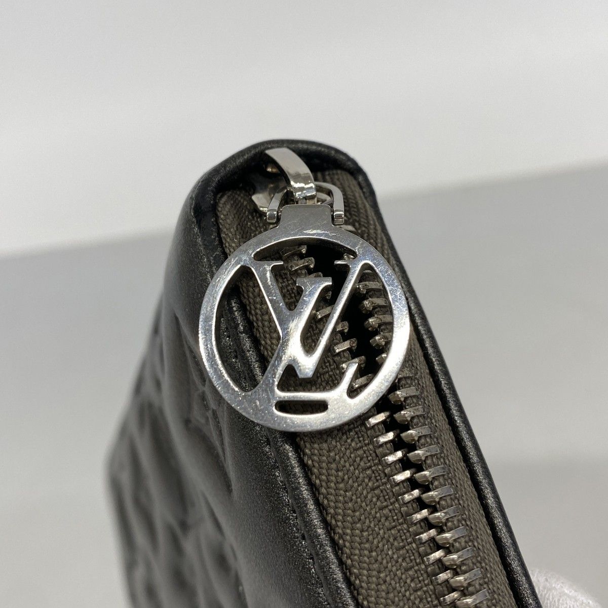 Louis Vuitton Wallet Monogram Embossed Zippy Anthracite — view 8