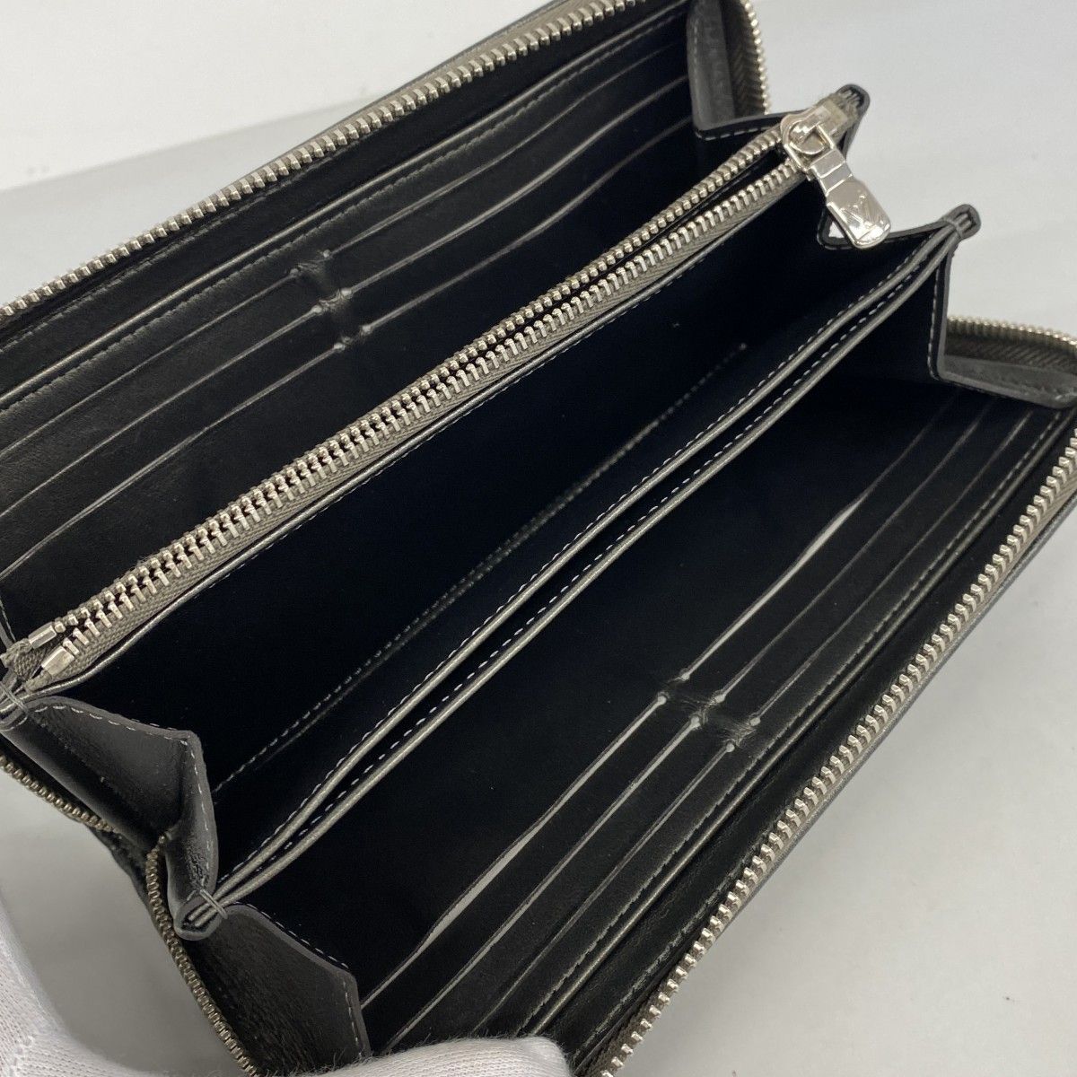 Louis Vuitton Wallet Monogram Embossed Zippy Anthracite — view 3