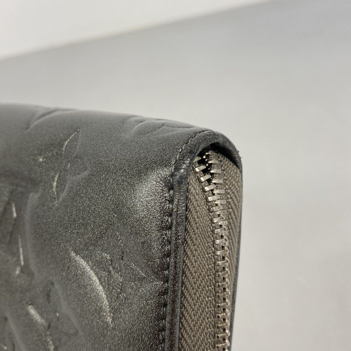 Louis Vuitton Wallet Monogram Embossed Zippy Anthracite — view 5
