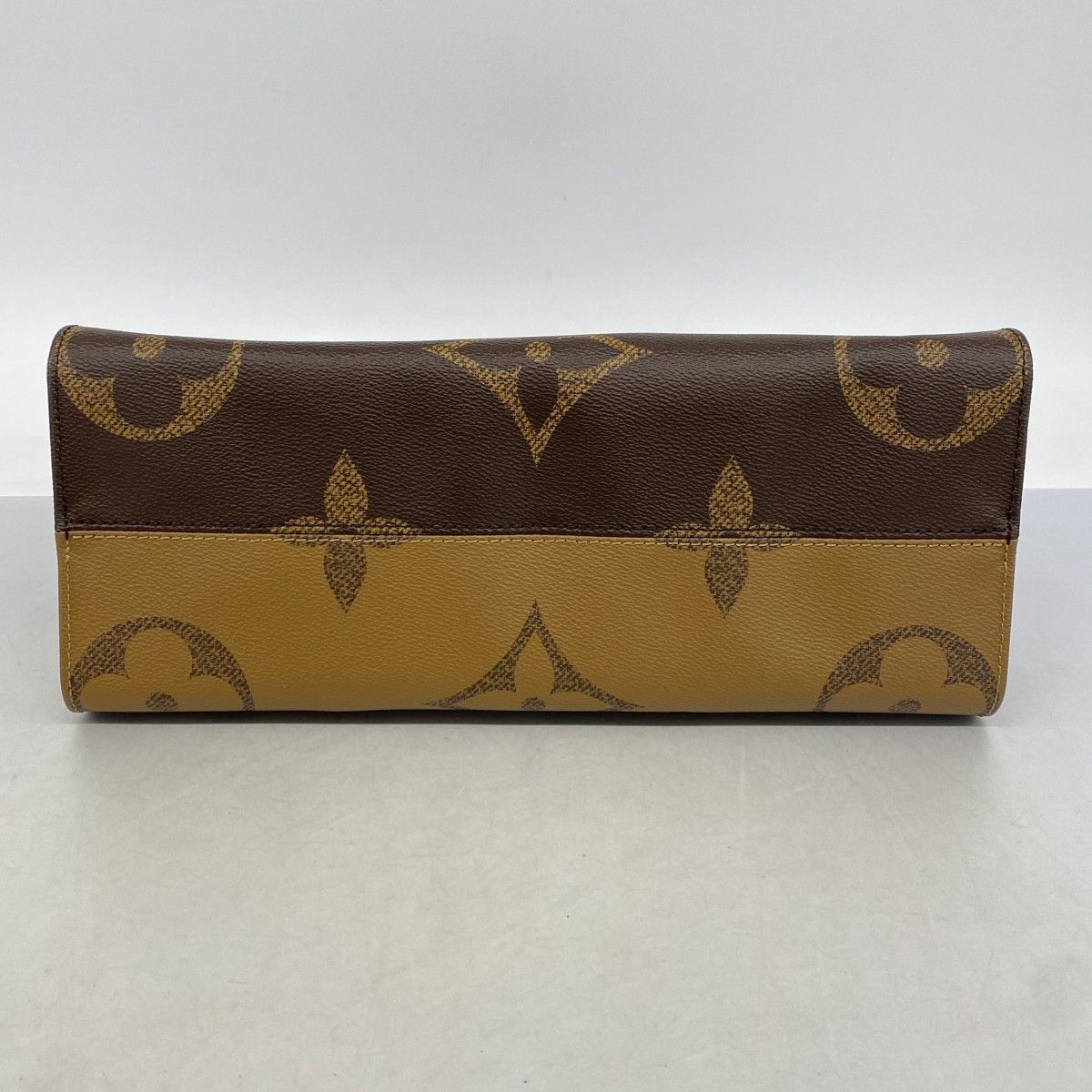 Louis Vuitton Tote Monogram Giant Reverse On The Go MM Brown 2-Way — view 3