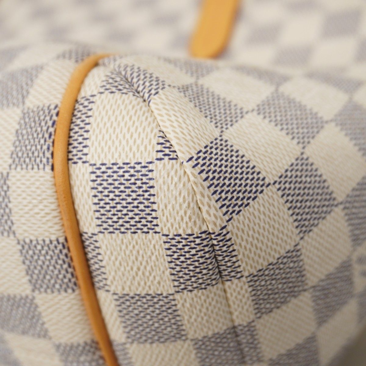 Louis Vuitton Tote Damier Azur Totally PM White — view 8